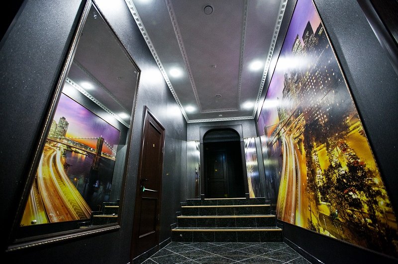 Вход гостиницы "Оазис"